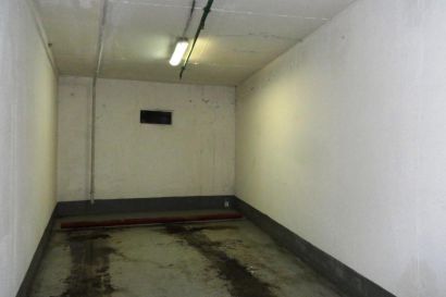 Продается гаражный бокс с глухими стенами в подземном паркинге ЖК "Галина" ул.Профсоюзная 104. 