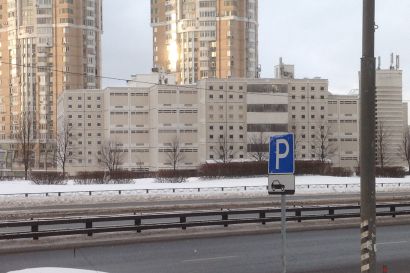 Куркино. ул. Соколово-Мещерская, 31. Круглосуточная охрана, удобное расположение внутри паркинга, недалеко от въезда и рядом лифт из паркинга в холл подъезда. 1 уровень/2 эт паркинга.