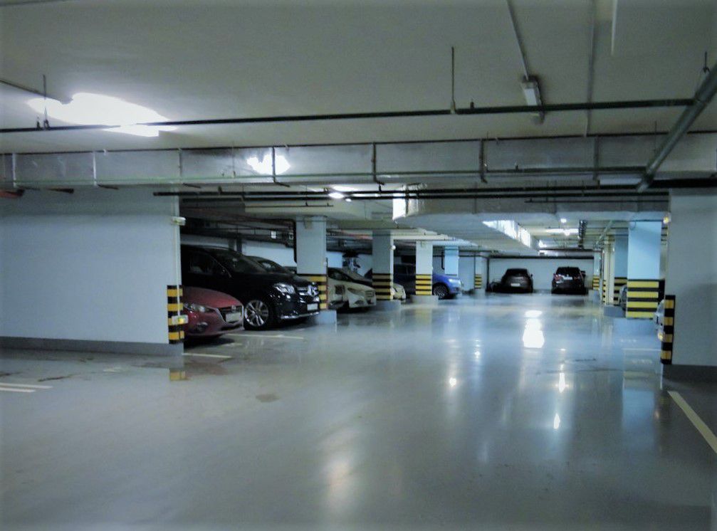 Гаражи машино место. Гараж машиноместо. Подземный паркинг в Реутове. Продается машиноместо в подземном паркинге. Закрытый паркинг.
