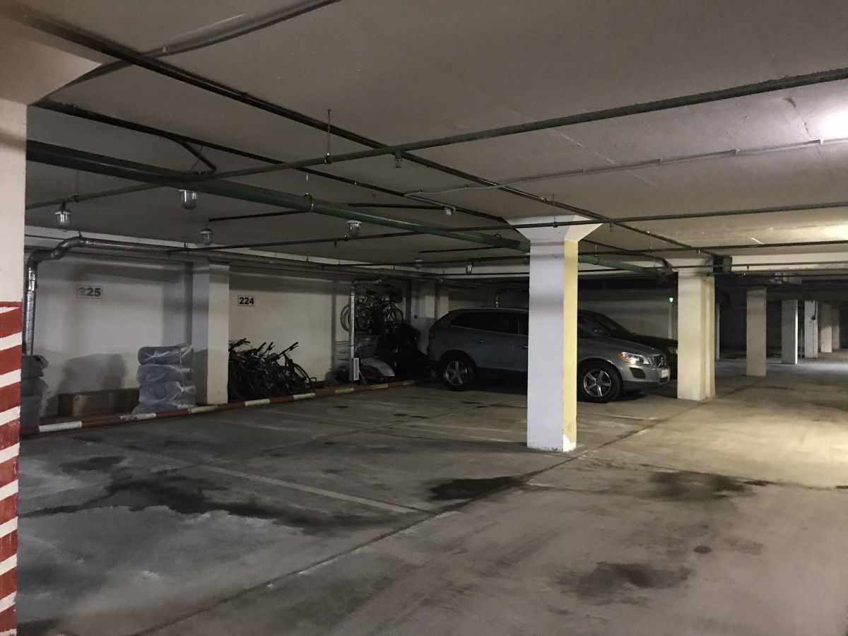 Снять машиноместо в новых ватутинках. Снять машиноместо в новых ватутинках. 4. Машиноместо в жилом комплексе. Саларьево парк паркинг.